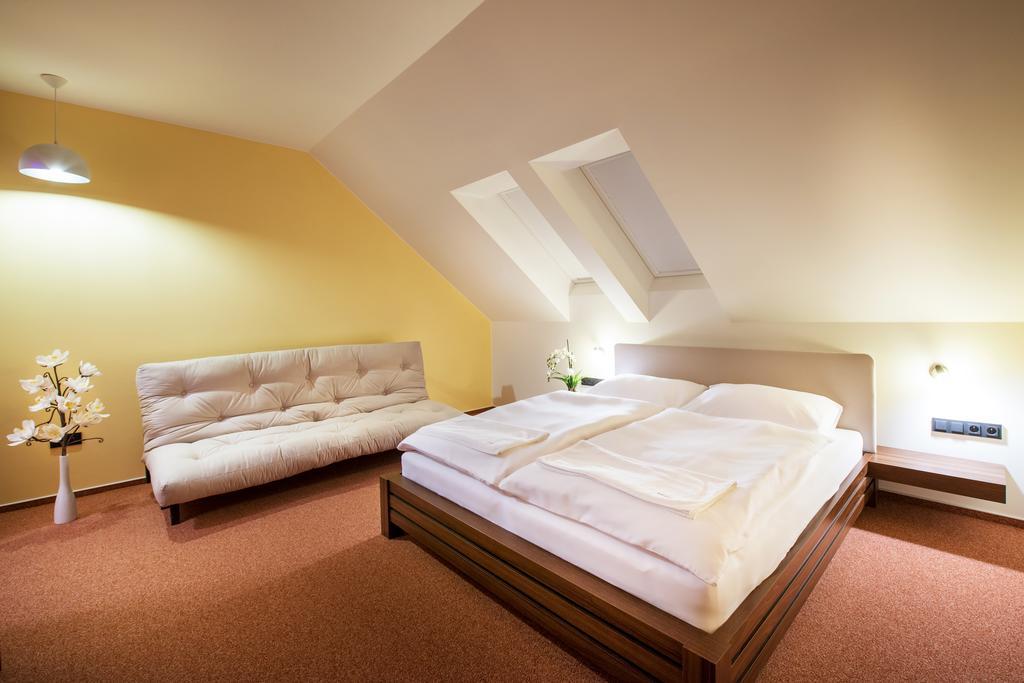 Hotel Relax21 Uhersky Ostroh Zimmer foto